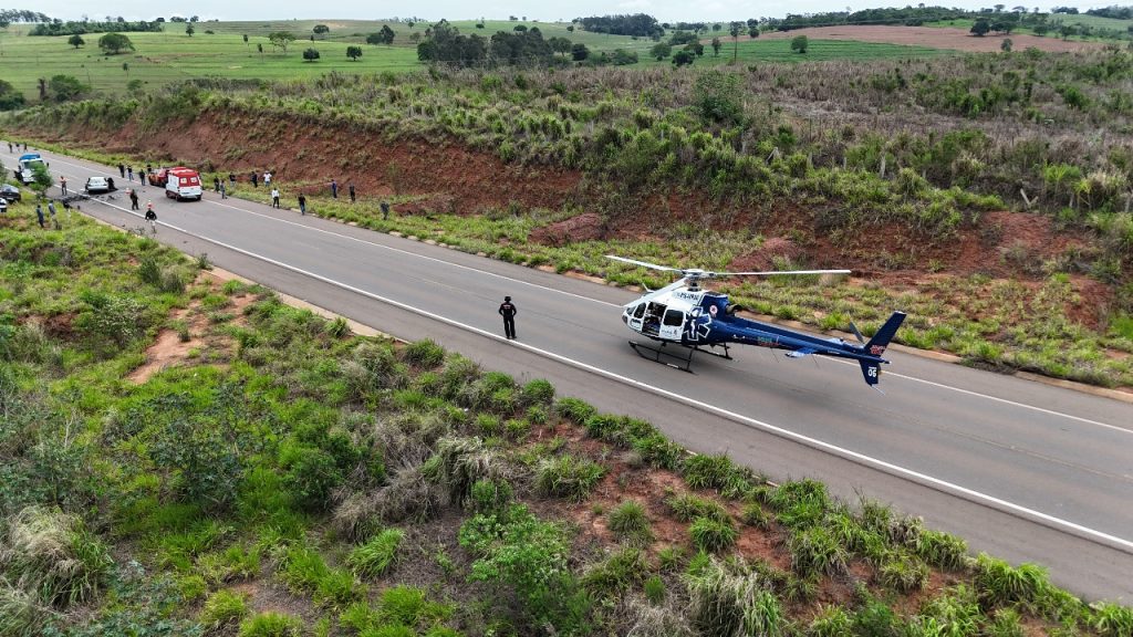 Três pessoas morrem no choque entre veículos perto de Serra dos Dourados Três pessoas morrem no choque entre veículos perto de Serra dos Dourados