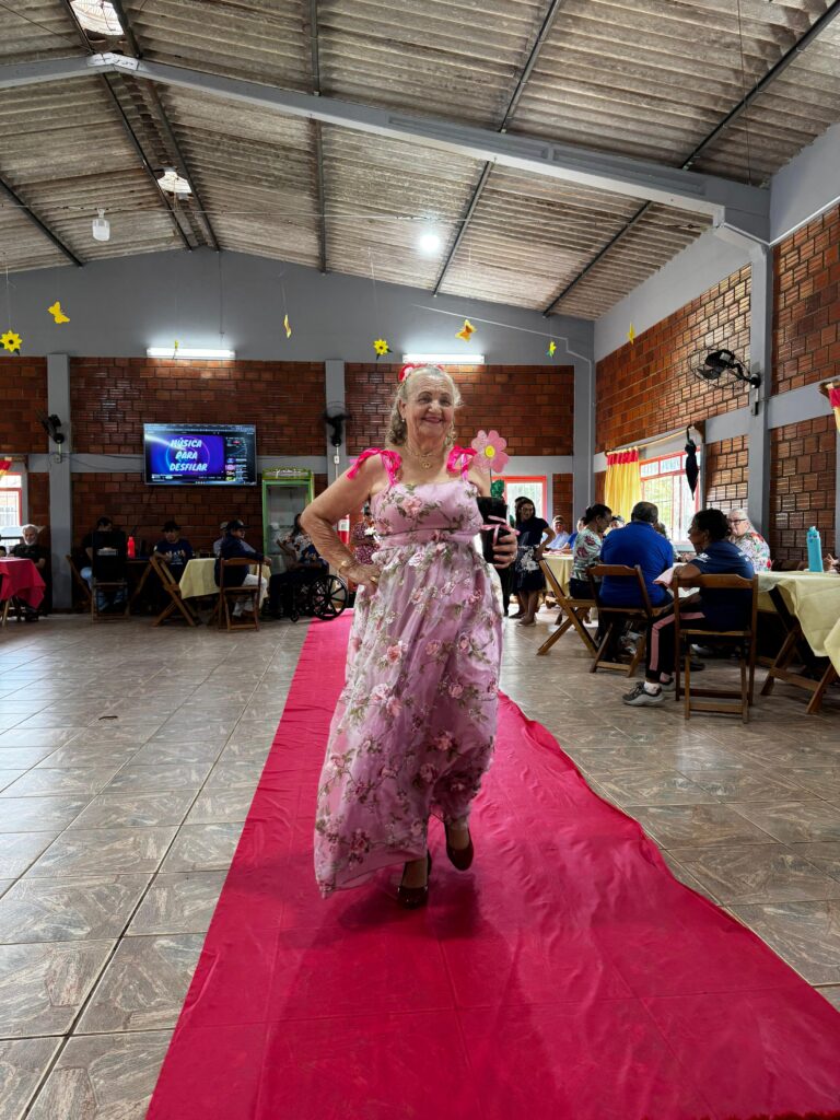 Paranhos: Centro de Convivência do Idoso Romalina Viana Trindade realizou o Desfile da Primavera 2024 Paranhos: Centro de Convivência do Idoso Romalina Viana Trindade realizou o Desfile da Primavera 2024