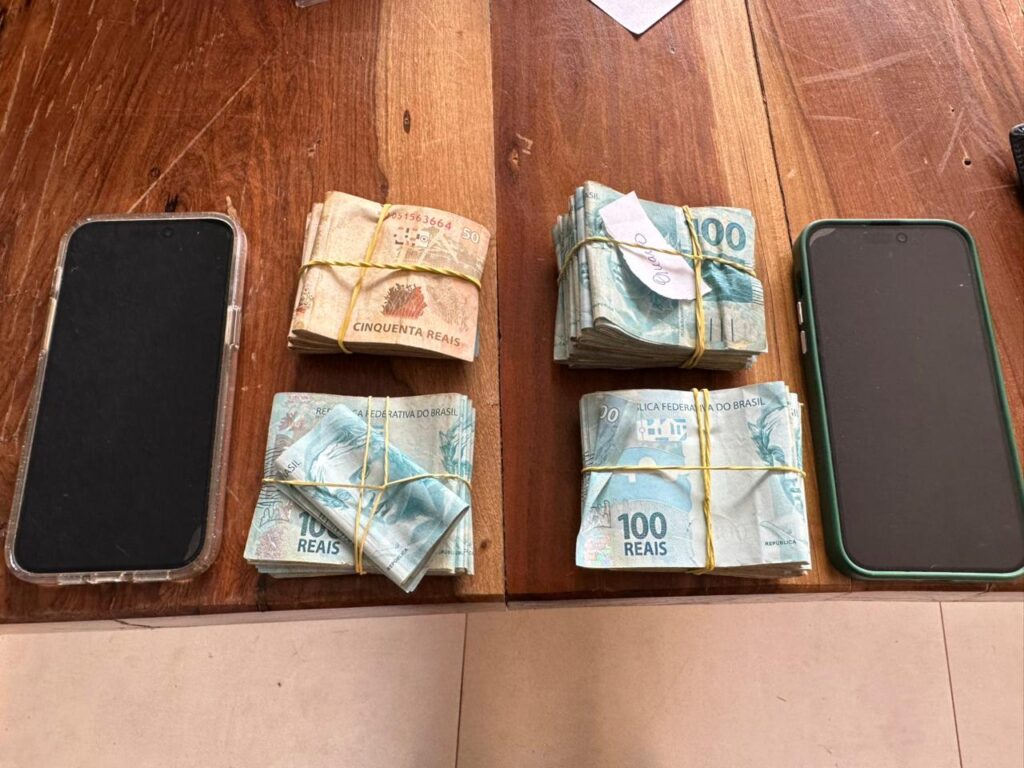 Polícia Federal deflagra operação contra quadrilha que traficava cocaína em Maringá Polícia Federal deflagra operação contra quadrilha que traficava cocaína em Maringá