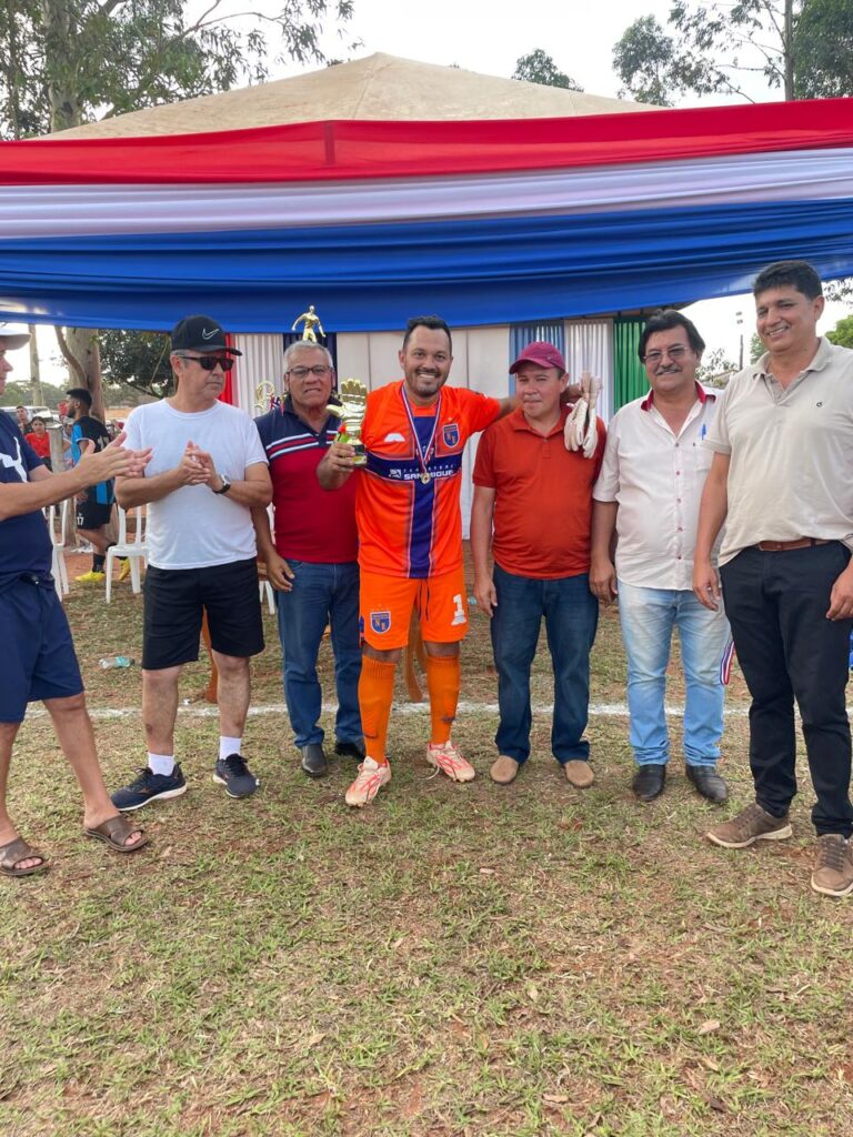 Em Ypejhú, Nueva Estrella invicto conquista o hexacampeonato da liga de futebol local Em Ypejhú, Nueva Estrella invicto conquista o hexacampeonato da liga de futebol local