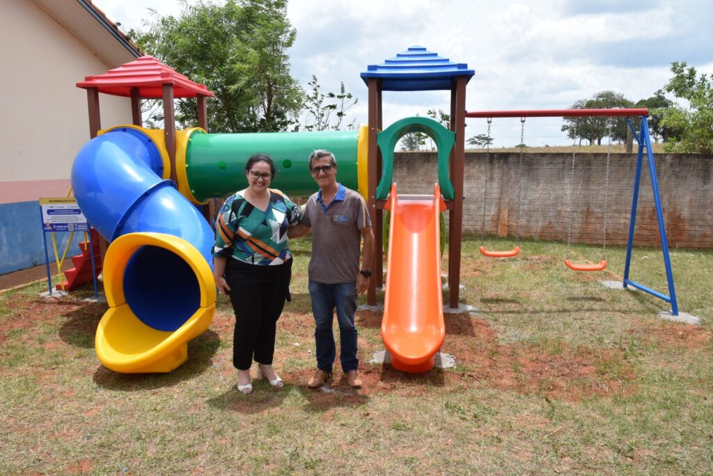 Prefeitura de Iguatemi adquire e instala playgrounds em todas as escolas da Rede Municipal nas áreas urbana e rural Prefeitura de Iguatemi adquire e instala playgrounds em todas as escolas da Rede Municipal nas áreas urbana e rural