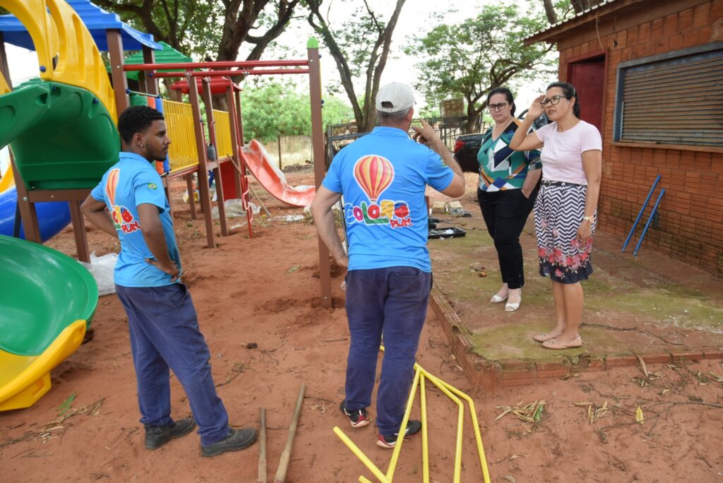 Prefeitura de Iguatemi adquire e instala playgrounds em todas as escolas da Rede Municipal nas áreas urbana e rural Prefeitura de Iguatemi adquire e instala playgrounds em todas as escolas da Rede Municipal nas áreas urbana e rural