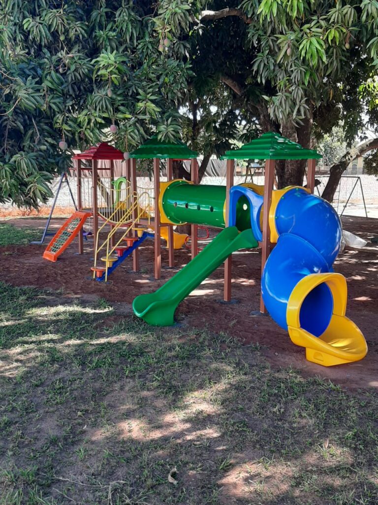 Prefeitura de Iguatemi adquire e instala playgrounds em todas as escolas da Rede Municipal nas áreas urbana e rural Prefeitura de Iguatemi adquire e instala playgrounds em todas as escolas da Rede Municipal nas áreas urbana e rural