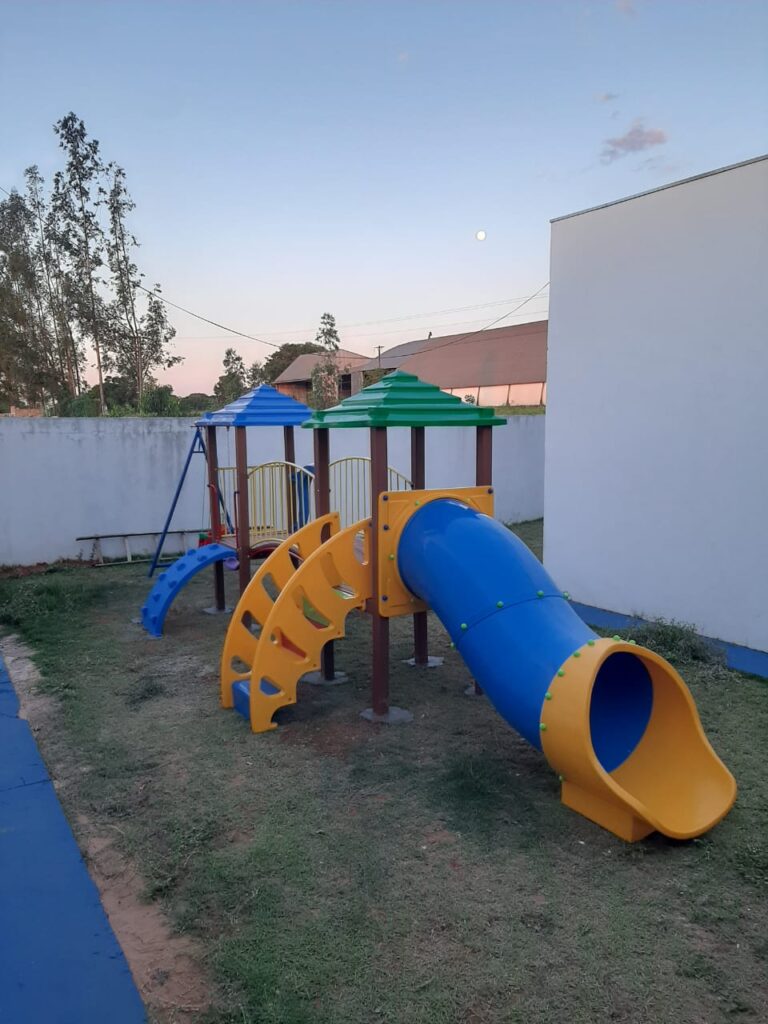 Prefeitura de Iguatemi adquire e instala playgrounds em todas as escolas da Rede Municipal nas áreas urbana e rural Prefeitura de Iguatemi adquire e instala playgrounds em todas as escolas da Rede Municipal nas áreas urbana e rural
