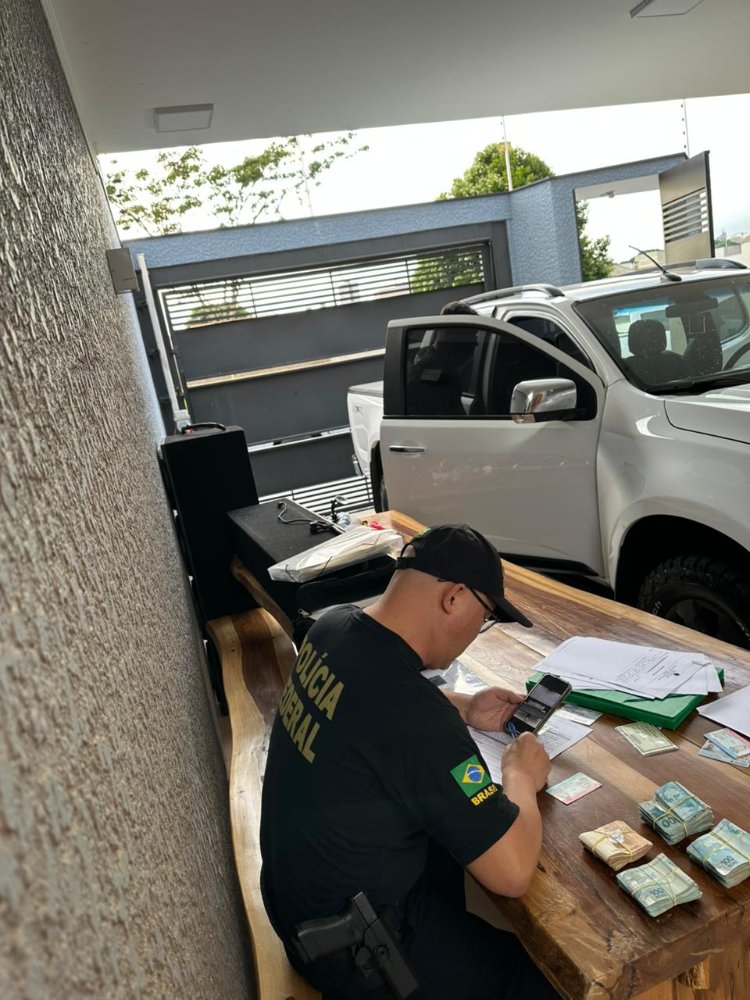 Polícia Federal deflagra operação contra quadrilha que traficava cocaína em Maringá Polícia Federal deflagra operação contra quadrilha que traficava cocaína em Maringá