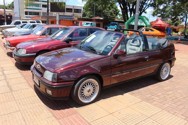 10º Encontro de Carro Antigo foi sucesso total em Amambai