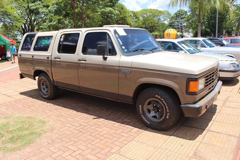 10º Encontro de Carro Antigo foi sucesso total em Amambai