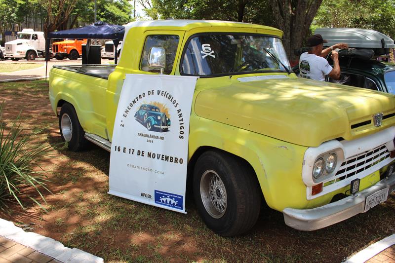 10º Encontro de Carro Antigo foi sucesso total em Amambai
