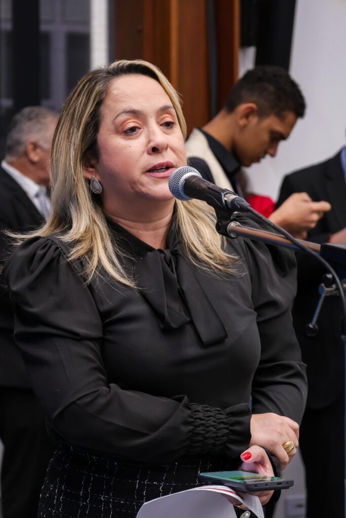 Lia Nogueira quer CEIM para atender o distrito do Itahum Lia Nogueira quer CEIM para atender o distrito do Itahum