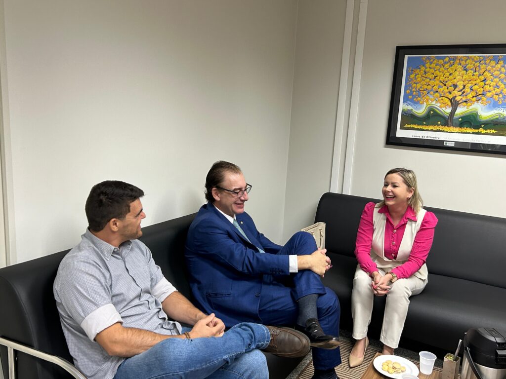 Janete Córdoba e Eder Pinzan cumprem agendas em Campo Grande na busca de recursos para Amambai Janete Córdoba e Eder Pinzan cumprem agendas em Campo Grande na busca de recursos para Amambai