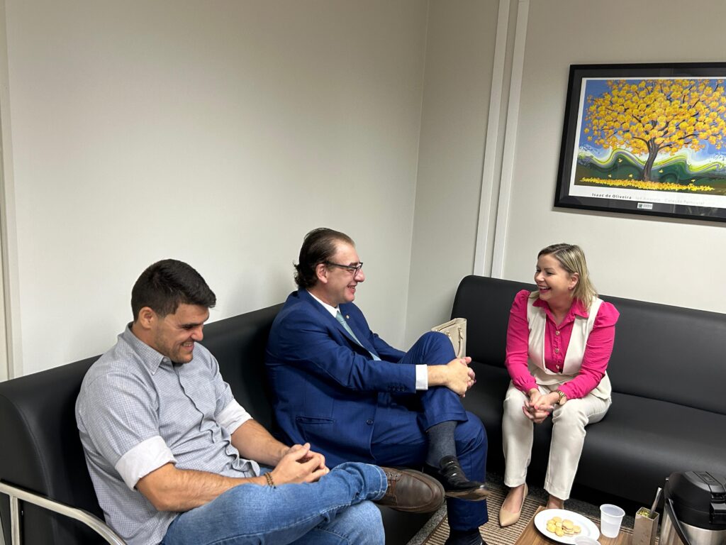 Janete Córdoba e Eder Pinzan cumprem agendas em Campo Grande na busca de recursos para Amambai Janete Córdoba e Eder Pinzan cumprem agendas em Campo Grande na busca de recursos para Amambai