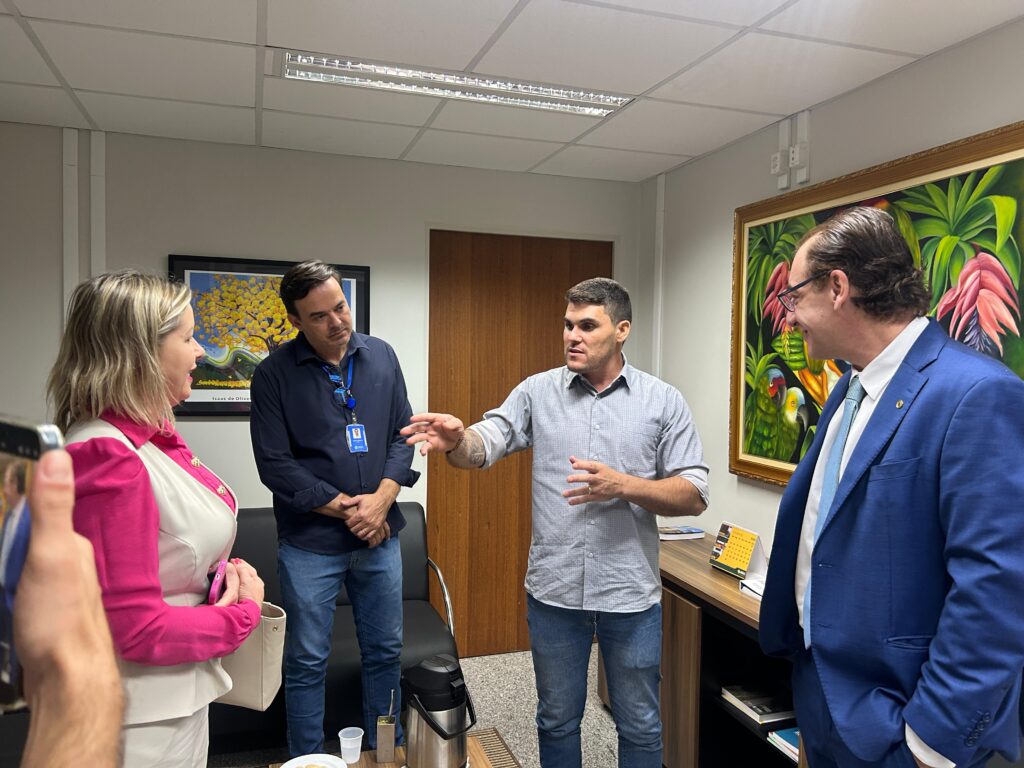 Janete Córdoba e Eder Pinzan cumprem agendas em Campo Grande na busca de recursos para Amambai Janete Córdoba e Eder Pinzan cumprem agendas em Campo Grande na busca de recursos para Amambai