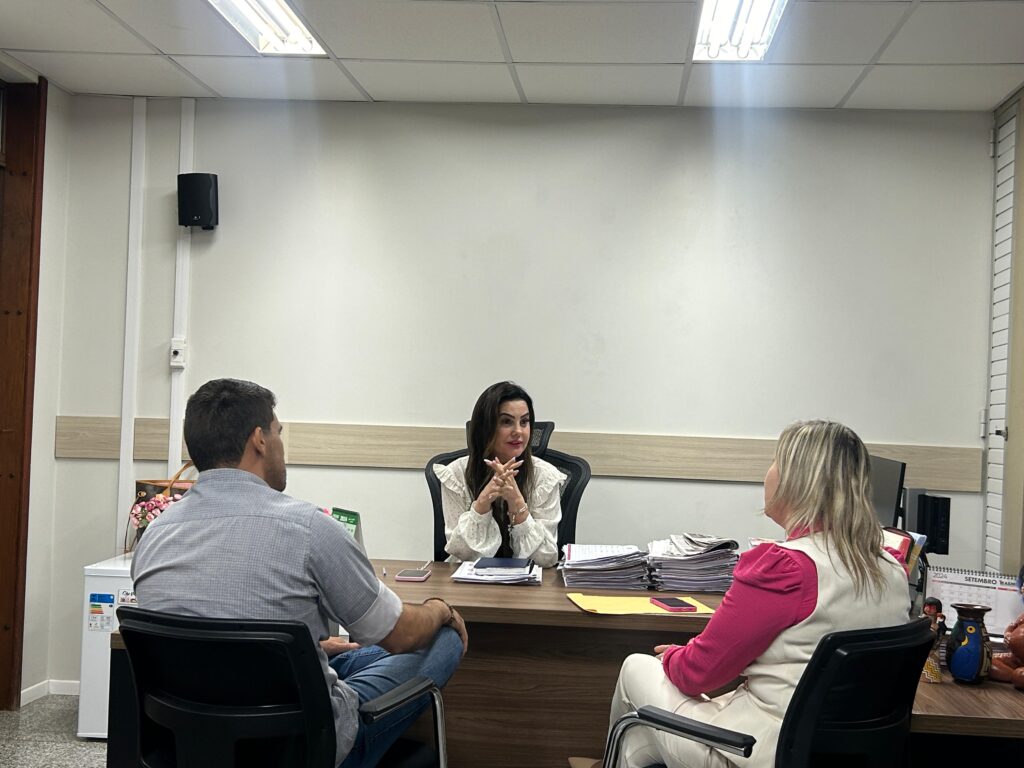 Janete Córdoba e Eder Pinzan cumprem agendas em Campo Grande na busca de recursos para Amambai Janete Córdoba e Eder Pinzan cumprem agendas em Campo Grande na busca de recursos para Amambai