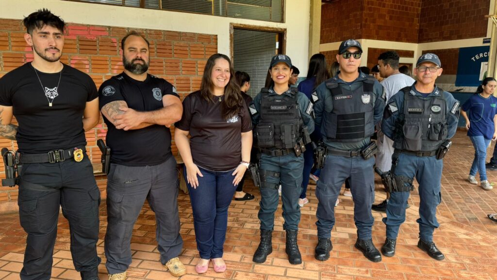 Polícia Militar e Polícia Civil participam de evento sobre profissões para alunos do Ensino Médio, em Amambai Polícia Militar e Polícia Civil participam de evento sobre profissões para alunos do Ensino Médio, em Amambai