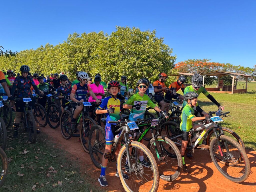 Ciclismo de Paranhos conquista troféus em Itaquiraí