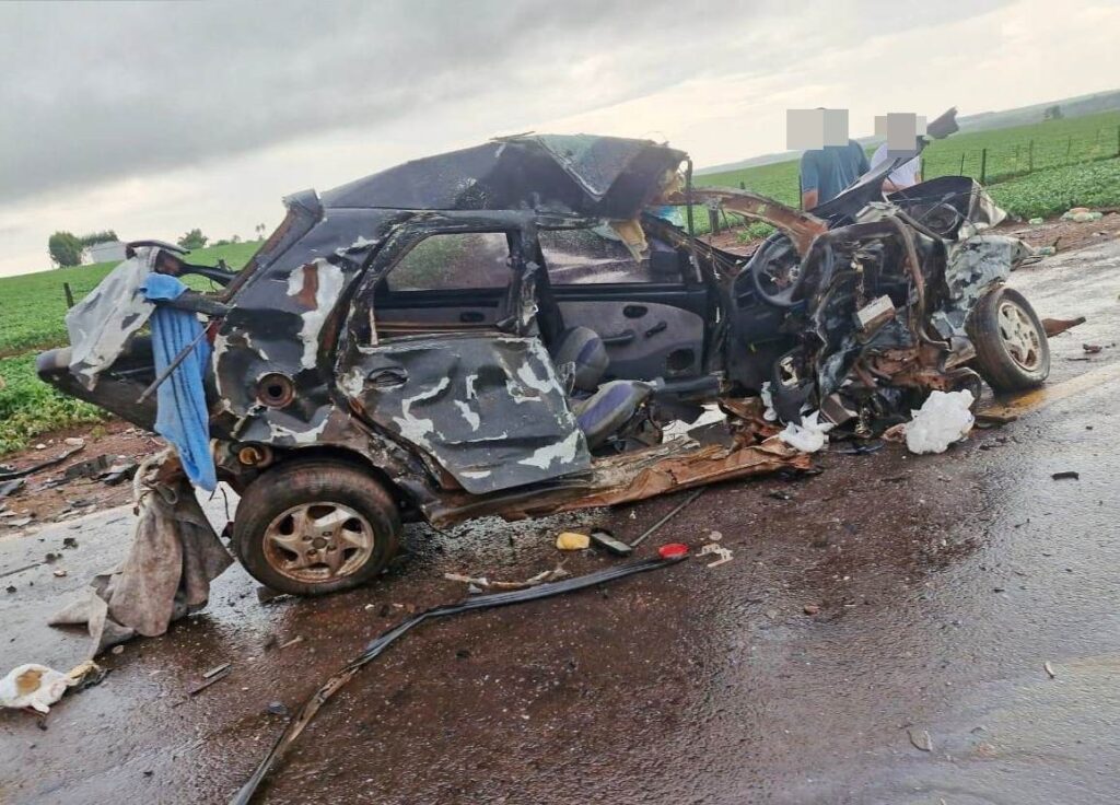Corpo de Bombeiros atende acidente envolvendo três veículos e uma vítima fatal entre Amambai e Ponta Porã Corpo de Bombeiros atende acidente envolvendo três veículos e uma vítima fatal entre Amambai e Ponta Porã