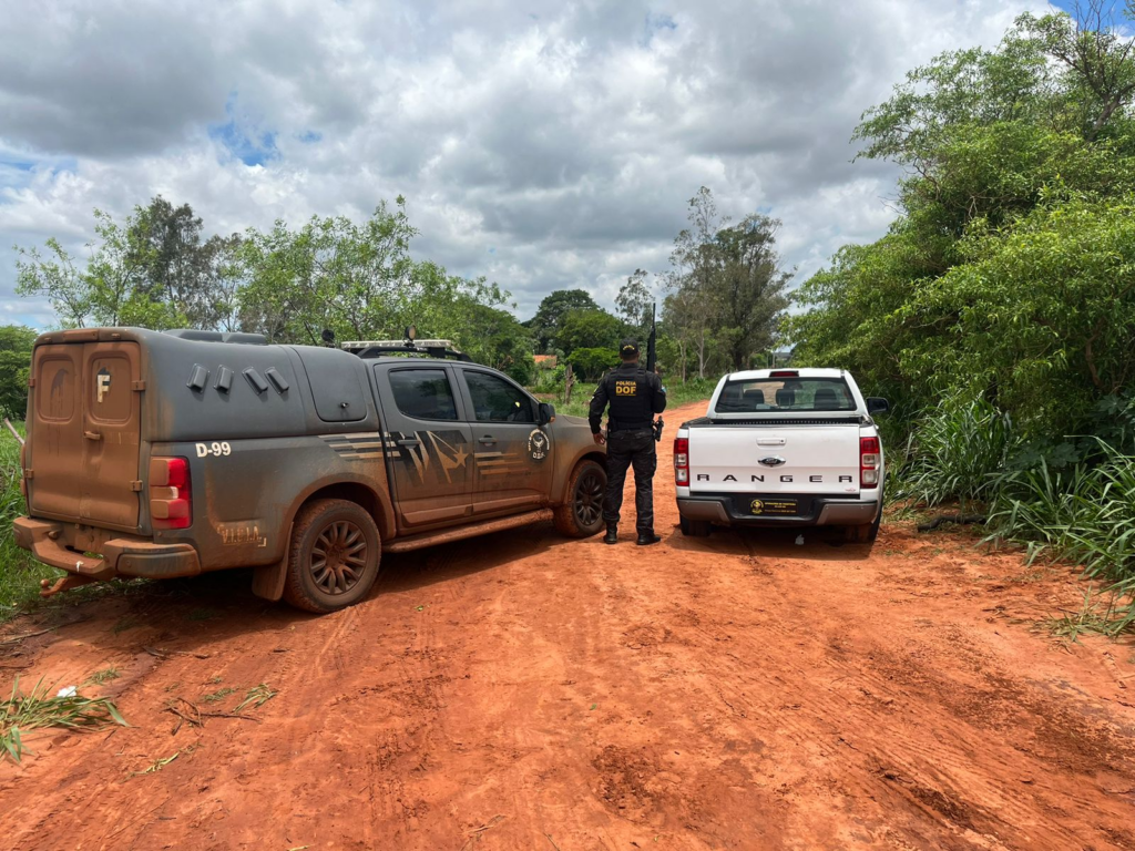 Caminhonete furtada em São Paulo é recuperada pelo DOF em Itaquiraí Caminhonete furtada em São Paulo é recuperada pelo DOF em Itaquiraí