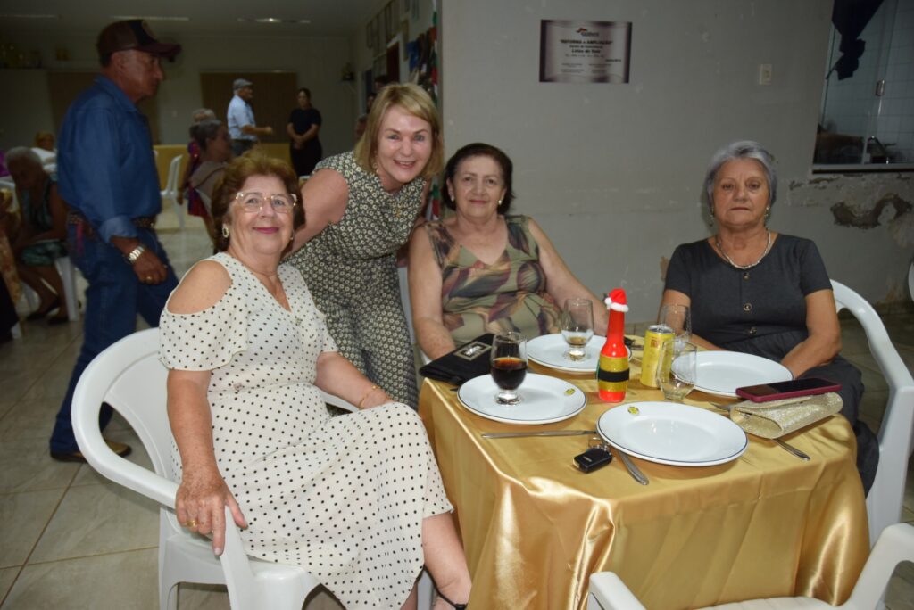 Grupo da Terceira Idade de Iguatemi participa de confraternização de encerramento das atividades em 2024