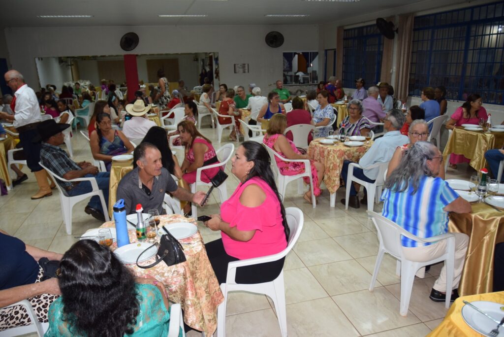 Grupo da Terceira Idade de Iguatemi participa de confraternização de encerramento das atividades em 2024