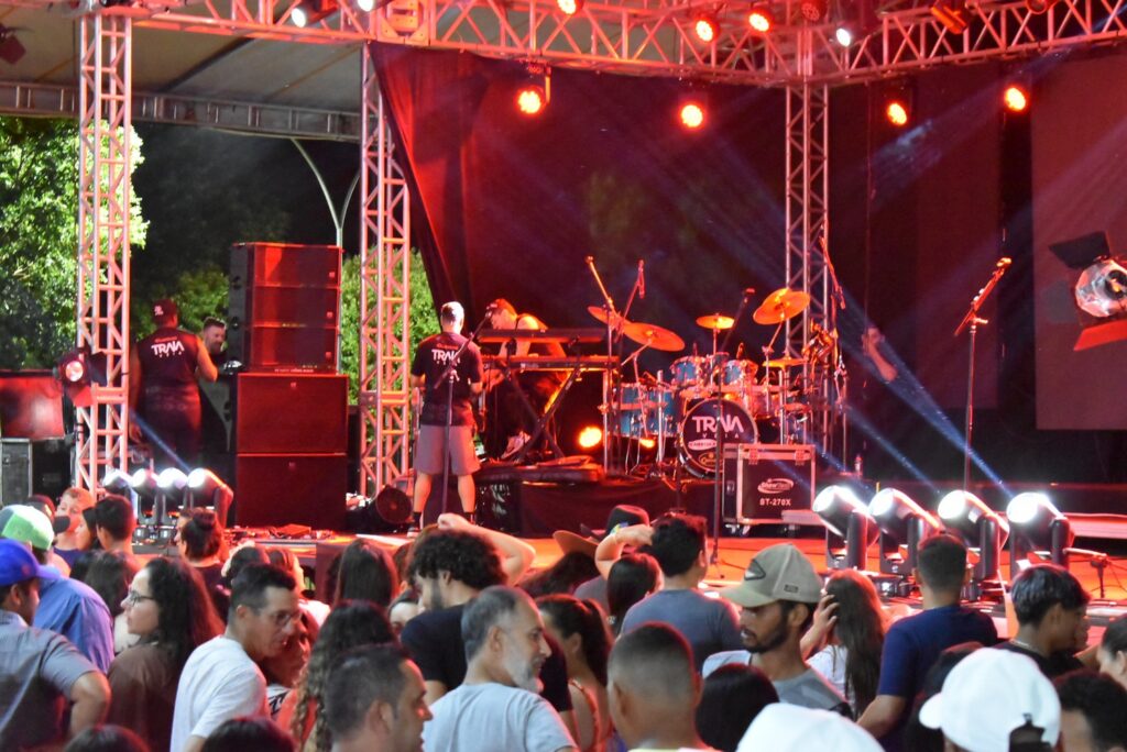 Show com grupo de renome nacional, Traia Véia, reuniu mais de 6 mil pessoas nas comemorações de final de ano, em Iguatemi Show com grupo de renome nacional, Traia Véia, reuniu mais de 6 mil pessoas nas comemorações de final de ano, em Iguatemi