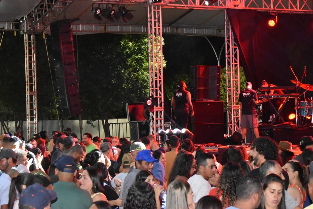 Show com grupo de renome nacional, Traia Véia, reuniu mais de 6 mil pessoas nas comemorações de final de ano, em Iguatemi Show com grupo de renome nacional, Traia Véia, reuniu mais de 6 mil pessoas nas comemorações de final de ano, em Iguatemi