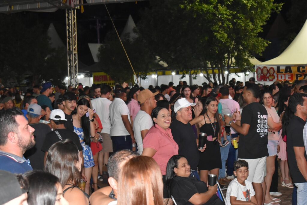 Show com grupo de renome nacional, Traia Véia, reuniu mais de 6 mil pessoas nas comemorações de final de ano, em Iguatemi Show com grupo de renome nacional, Traia Véia, reuniu mais de 6 mil pessoas nas comemorações de final de ano, em Iguatemi