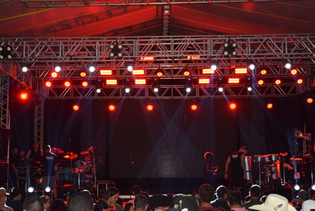 Show com grupo de renome nacional, Traia Véia, reuniu mais de 6 mil pessoas nas comemorações de final de ano, em Iguatemi Show com grupo de renome nacional, Traia Véia, reuniu mais de 6 mil pessoas nas comemorações de final de ano, em Iguatemi