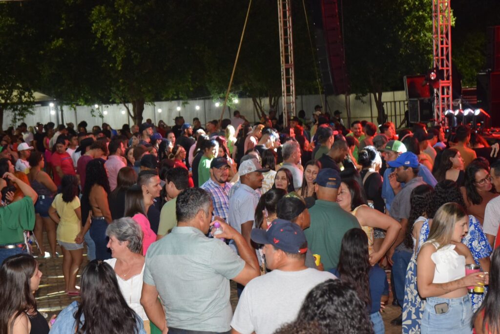 Show com grupo de renome nacional, Traia Véia, reuniu mais de 6 mil pessoas nas comemorações de final de ano, em Iguatemi Show com grupo de renome nacional, Traia Véia, reuniu mais de 6 mil pessoas nas comemorações de final de ano, em Iguatemi