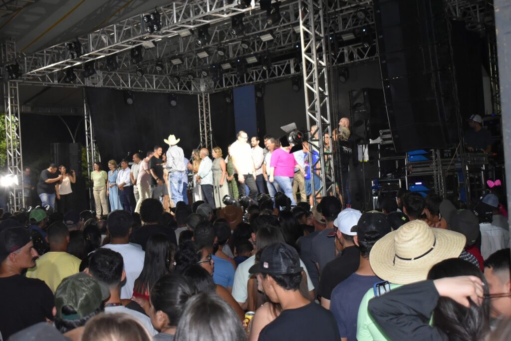 Show com grupo de renome nacional, Traia Véia, reuniu mais de 6 mil pessoas nas comemorações de final de ano, em Iguatemi Show com grupo de renome nacional, Traia Véia, reuniu mais de 6 mil pessoas nas comemorações de final de ano, em Iguatemi