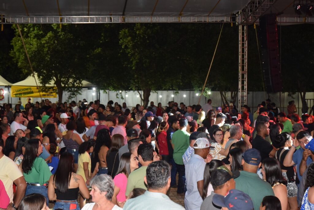 Show com grupo de renome nacional, Traia Véia, reuniu mais de 6 mil pessoas nas comemorações de final de ano, em Iguatemi Show com grupo de renome nacional, Traia Véia, reuniu mais de 6 mil pessoas nas comemorações de final de ano, em Iguatemi