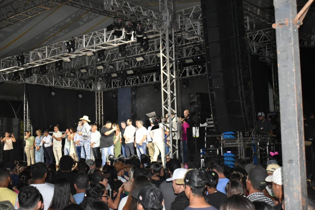 Show com grupo de renome nacional, Traia Véia, reuniu mais de 6 mil pessoas nas comemorações de final de ano, em Iguatemi Show com grupo de renome nacional, Traia Véia, reuniu mais de 6 mil pessoas nas comemorações de final de ano, em Iguatemi
