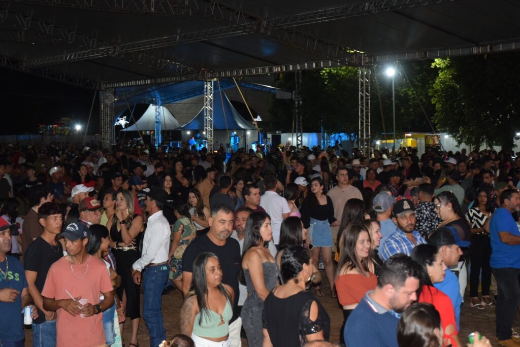 Show com grupo de renome nacional, Traia Véia, reuniu mais de 6 mil pessoas nas comemorações de final de ano, em Iguatemi Show com grupo de renome nacional, Traia Véia, reuniu mais de 6 mil pessoas nas comemorações de final de ano, em Iguatemi