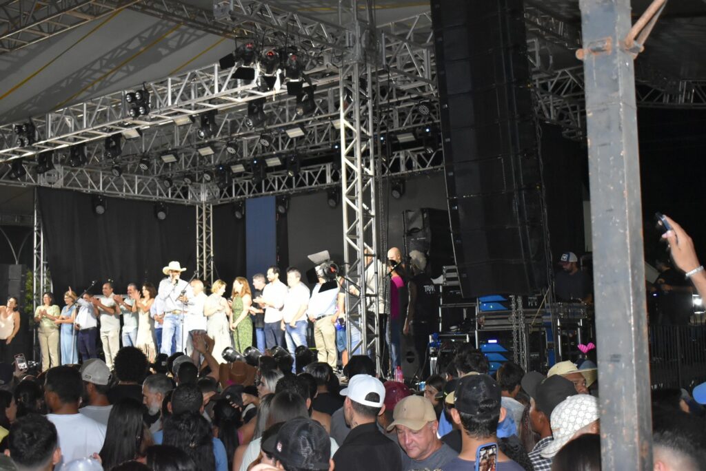 Show com grupo de renome nacional, Traia Véia, reuniu mais de 6 mil pessoas nas comemorações de final de ano, em Iguatemi Show com grupo de renome nacional, Traia Véia, reuniu mais de 6 mil pessoas nas comemorações de final de ano, em Iguatemi