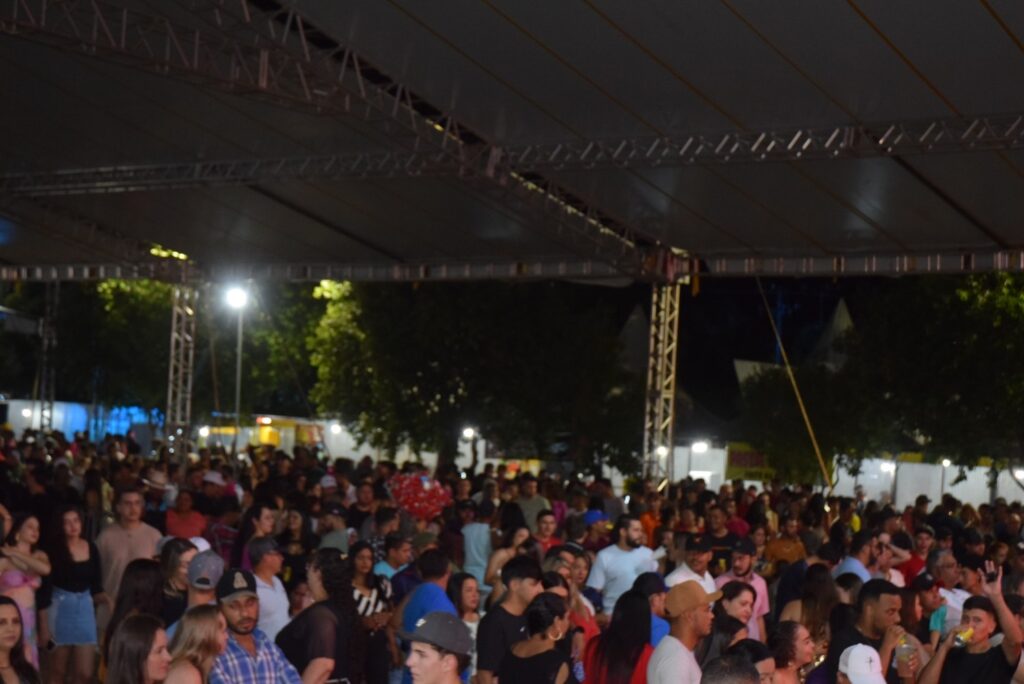 Show com grupo de renome nacional, Traia Véia, reuniu mais de 6 mil pessoas nas comemorações de final de ano, em Iguatemi Show com grupo de renome nacional, Traia Véia, reuniu mais de 6 mil pessoas nas comemorações de final de ano, em Iguatemi