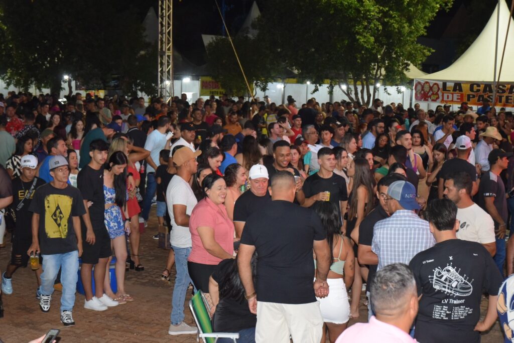 Show com grupo de renome nacional, Traia Véia, reuniu mais de 6 mil pessoas nas comemorações de final de ano, em Iguatemi Show com grupo de renome nacional, Traia Véia, reuniu mais de 6 mil pessoas nas comemorações de final de ano, em Iguatemi