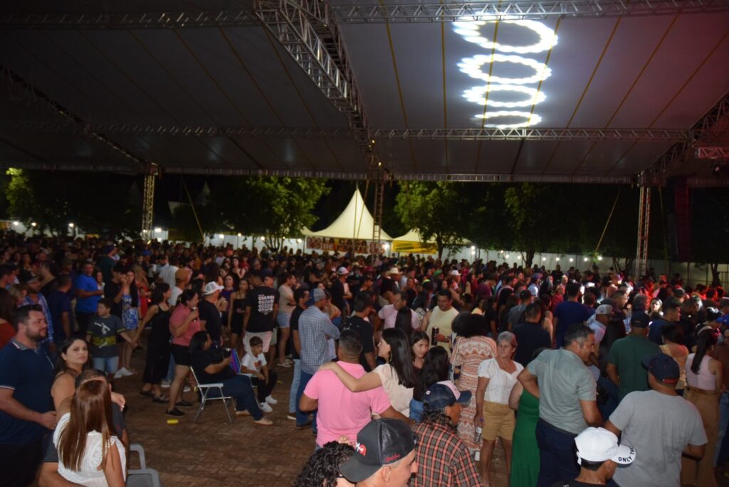 Show com grupo de renome nacional, Traia Véia, reuniu mais de 6 mil pessoas nas comemorações de final de ano, em Iguatemi Show com grupo de renome nacional, Traia Véia, reuniu mais de 6 mil pessoas nas comemorações de final de ano, em Iguatemi