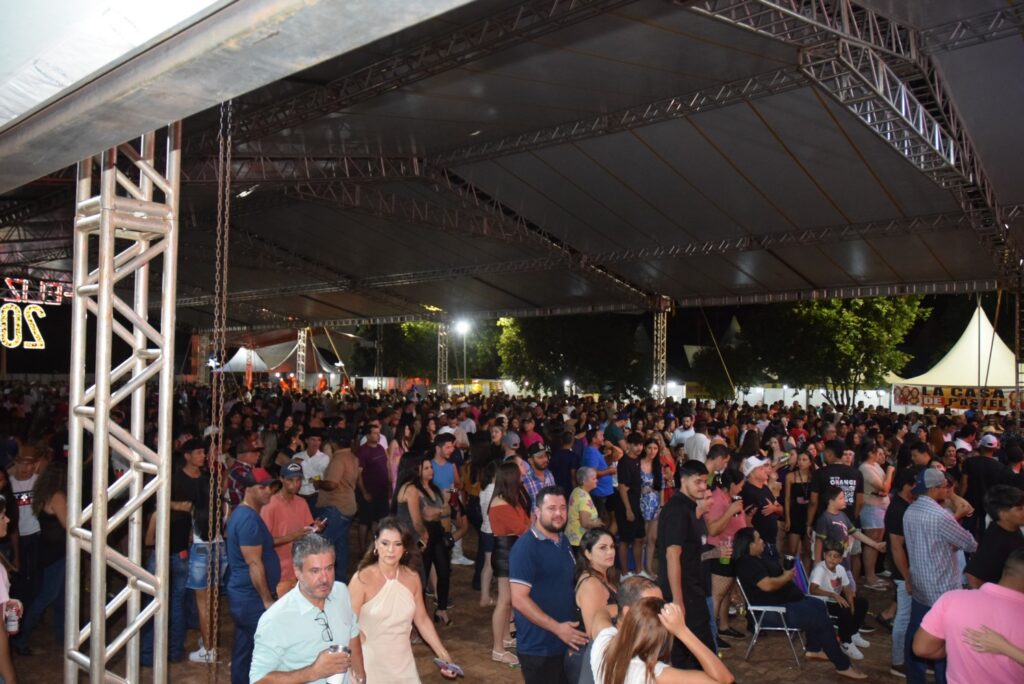 Show com grupo de renome nacional, Traia Véia, reuniu mais de 6 mil pessoas nas comemorações de final de ano, em Iguatemi Show com grupo de renome nacional, Traia Véia, reuniu mais de 6 mil pessoas nas comemorações de final de ano, em Iguatemi
