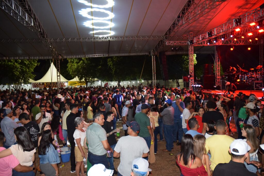 Show com grupo de renome nacional, Traia Véia, reuniu mais de 6 mil pessoas nas comemorações de final de ano, em Iguatemi Show com grupo de renome nacional, Traia Véia, reuniu mais de 6 mil pessoas nas comemorações de final de ano, em Iguatemi