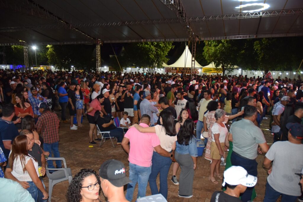 Show com grupo de renome nacional, Traia Véia, reuniu mais de 6 mil pessoas nas comemorações de final de ano, em Iguatemi Show com grupo de renome nacional, Traia Véia, reuniu mais de 6 mil pessoas nas comemorações de final de ano, em Iguatemi