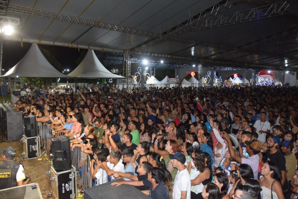 Show com grupo de renome nacional, Traia Véia, reuniu mais de 6 mil pessoas nas comemorações de final de ano, em Iguatemi Show com grupo de renome nacional, Traia Véia, reuniu mais de 6 mil pessoas nas comemorações de final de ano, em Iguatemi