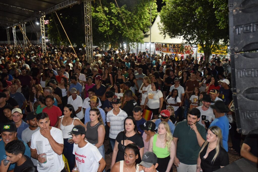 Show com grupo de renome nacional, Traia Véia, reuniu mais de 6 mil pessoas nas comemorações de final de ano, em Iguatemi Show com grupo de renome nacional, Traia Véia, reuniu mais de 6 mil pessoas nas comemorações de final de ano, em Iguatemi