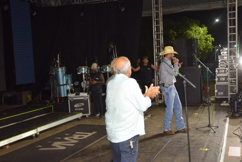 Show com grupo de renome nacional, Traia Véia, reuniu mais de 6 mil pessoas nas comemorações de final de ano, em Iguatemi Show com grupo de renome nacional, Traia Véia, reuniu mais de 6 mil pessoas nas comemorações de final de ano, em Iguatemi