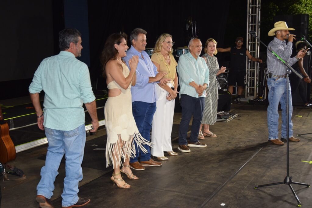 Show com grupo de renome nacional, Traia Véia, reuniu mais de 6 mil pessoas nas comemorações de final de ano, em Iguatemi Show com grupo de renome nacional, Traia Véia, reuniu mais de 6 mil pessoas nas comemorações de final de ano, em Iguatemi