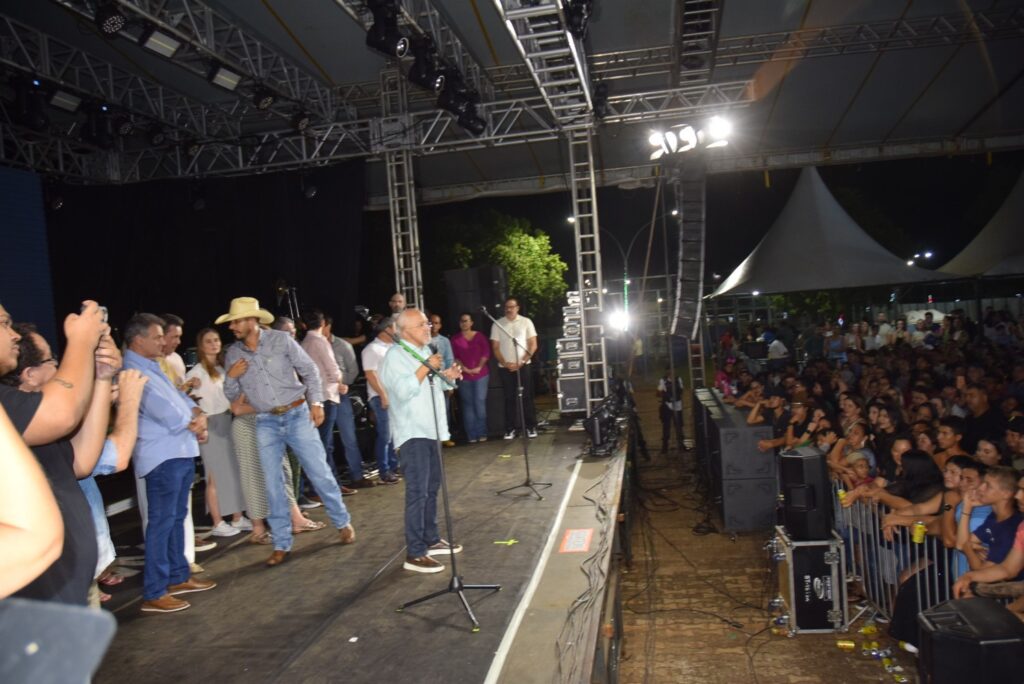 Show com grupo de renome nacional, Traia Véia, reuniu mais de 6 mil pessoas nas comemorações de final de ano, em Iguatemi Show com grupo de renome nacional, Traia Véia, reuniu mais de 6 mil pessoas nas comemorações de final de ano, em Iguatemi