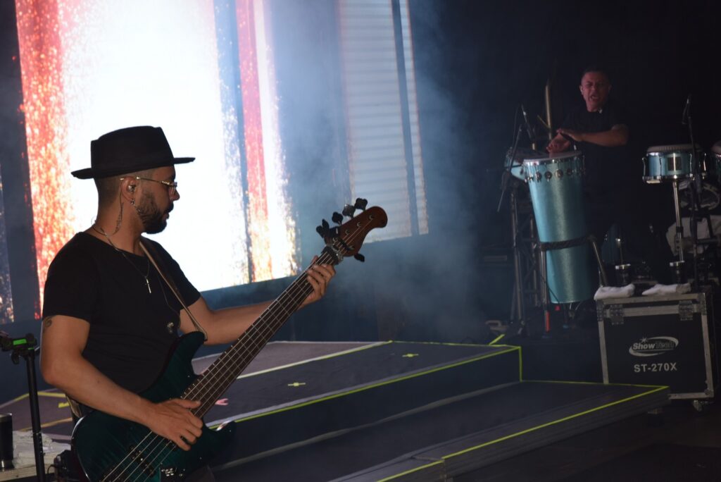 Show com grupo de renome nacional, Traia Véia, reuniu mais de 6 mil pessoas nas comemorações de final de ano, em Iguatemi Show com grupo de renome nacional, Traia Véia, reuniu mais de 6 mil pessoas nas comemorações de final de ano, em Iguatemi