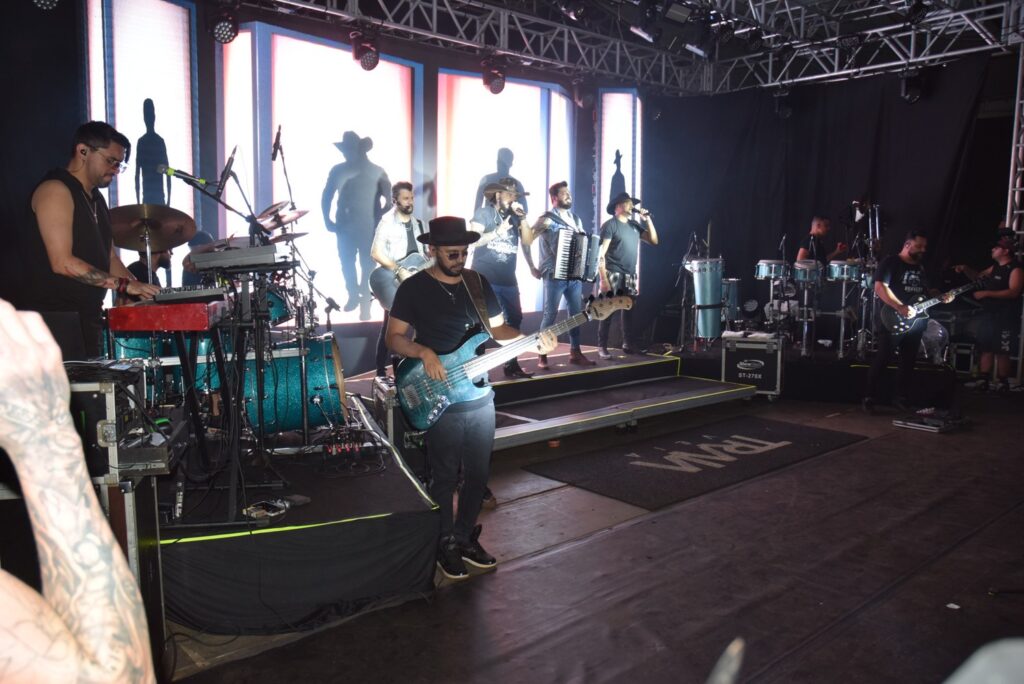 Show com grupo de renome nacional, Traia Véia, reuniu mais de 6 mil pessoas nas comemorações de final de ano, em Iguatemi Show com grupo de renome nacional, Traia Véia, reuniu mais de 6 mil pessoas nas comemorações de final de ano, em Iguatemi