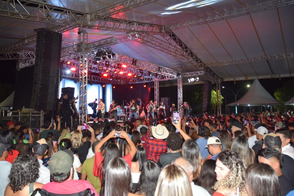 Show com grupo de renome nacional, Traia Véia, reuniu mais de 6 mil pessoas nas comemorações de final de ano, em Iguatemi Show com grupo de renome nacional, Traia Véia, reuniu mais de 6 mil pessoas nas comemorações de final de ano, em Iguatemi