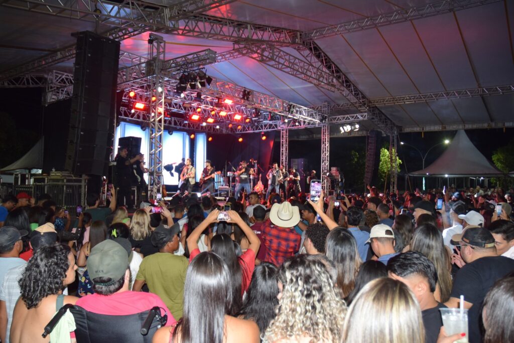 Show com grupo de renome nacional, Traia Véia, reuniu mais de 6 mil pessoas nas comemorações de final de ano, em Iguatemi Show com grupo de renome nacional, Traia Véia, reuniu mais de 6 mil pessoas nas comemorações de final de ano, em Iguatemi