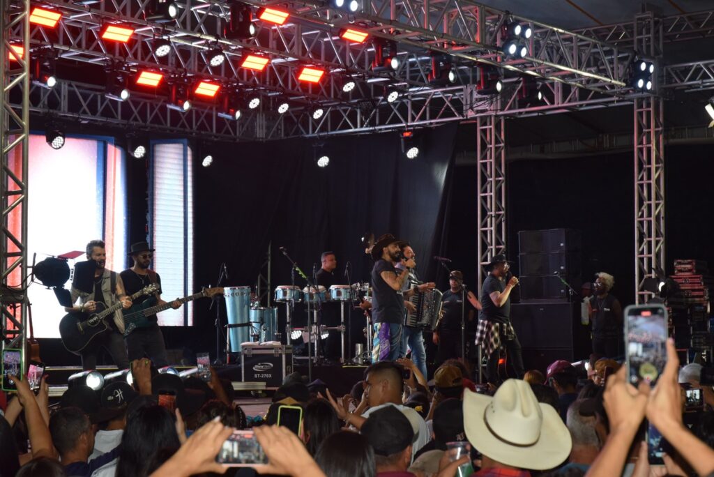 Show com grupo de renome nacional, Traia Véia, reuniu mais de 6 mil pessoas nas comemorações de final de ano, em Iguatemi Show com grupo de renome nacional, Traia Véia, reuniu mais de 6 mil pessoas nas comemorações de final de ano, em Iguatemi