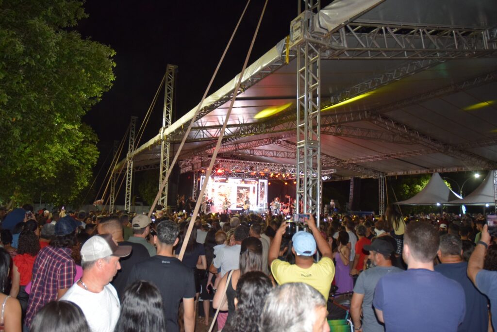 Show com grupo de renome nacional, Traia Véia, reuniu mais de 6 mil pessoas nas comemorações de final de ano, em Iguatemi Show com grupo de renome nacional, Traia Véia, reuniu mais de 6 mil pessoas nas comemorações de final de ano, em Iguatemi